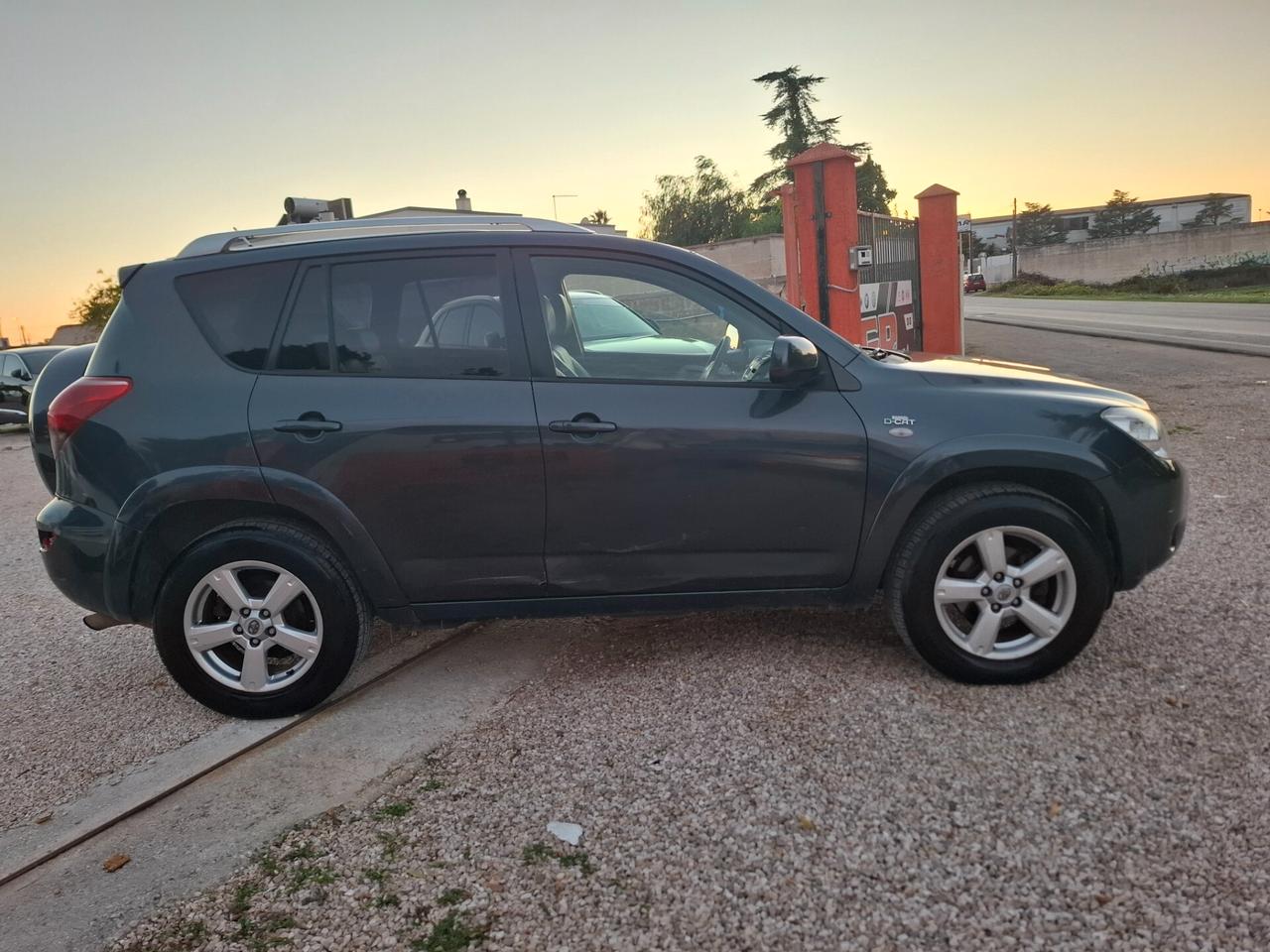 TOYOTA RAV 4 2.2 D 177 cv 4x4 LUXURY *PELLE-CERCHI*