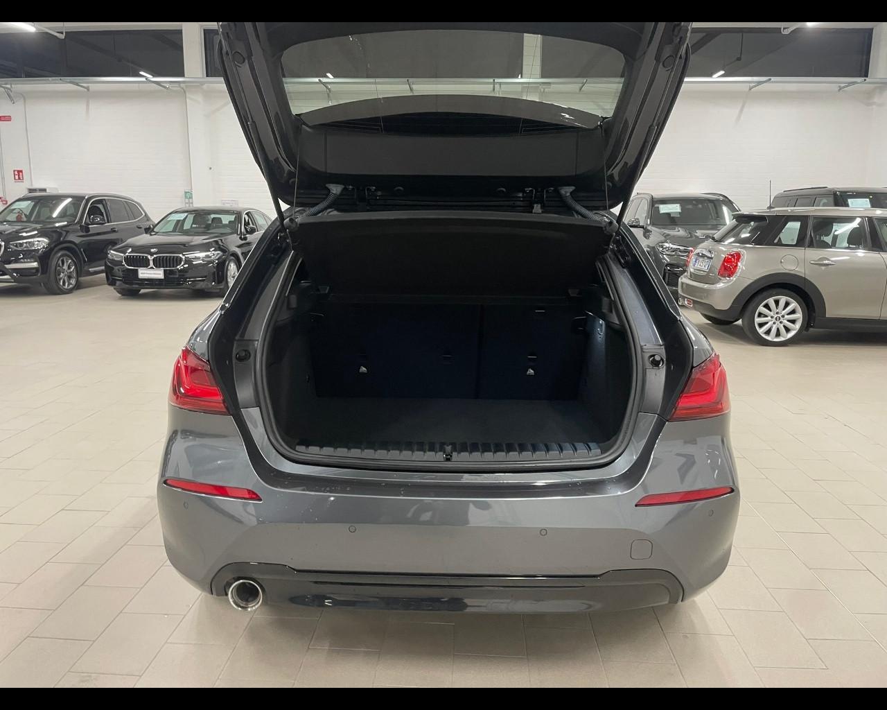 BMW Serie 1 (F40) - 116d 5p. Sport