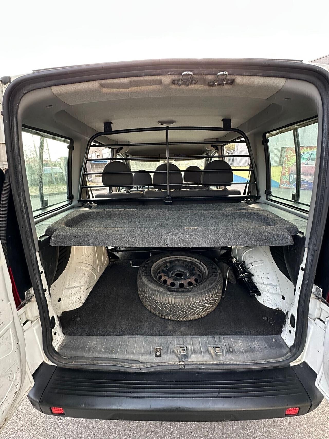 Fiat doblo 5 posti anno 2008 autocarro