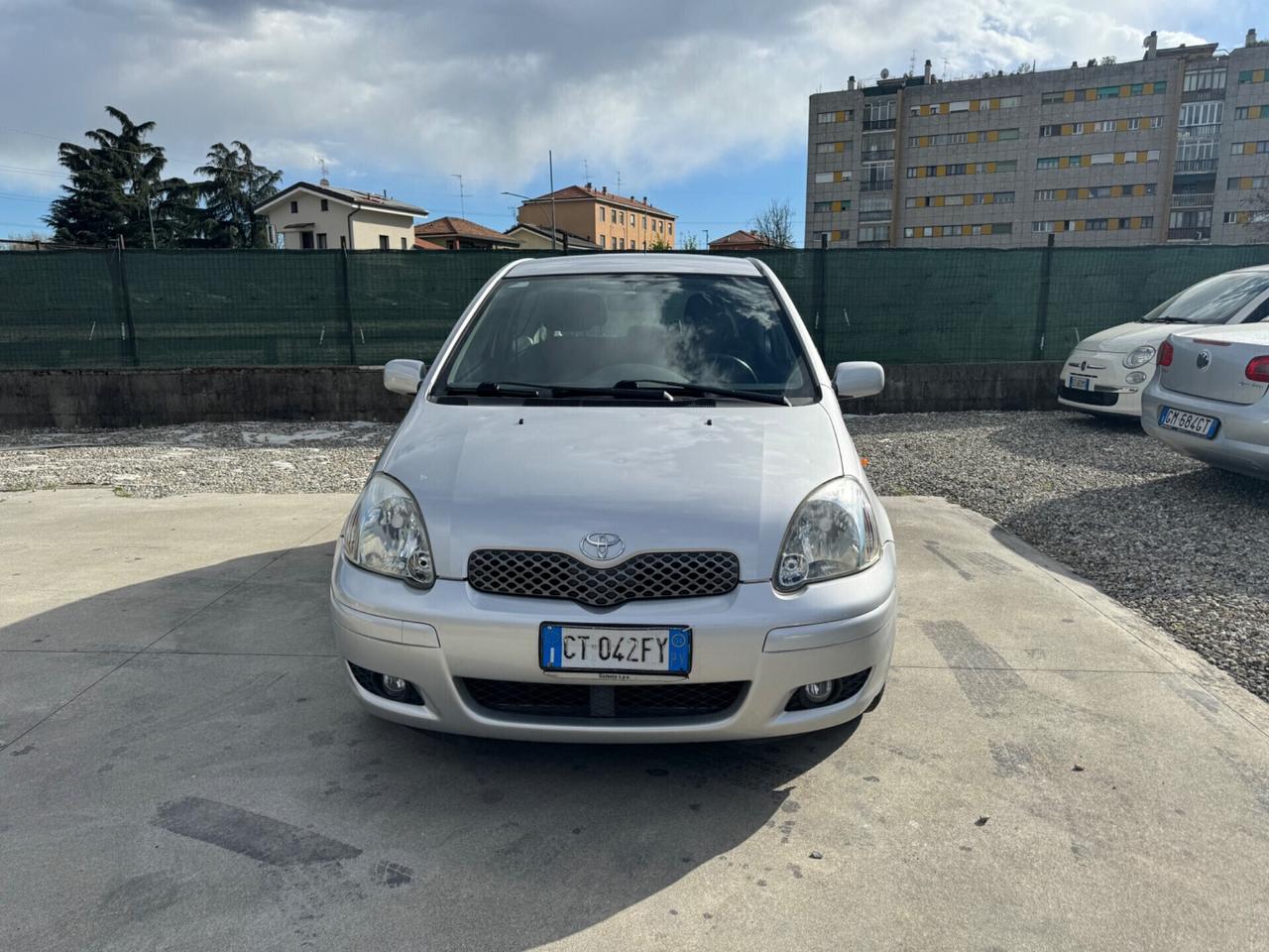 Toyota Yaris 1.0i 16V cat 3 porte Sol euro 4. Benzina neopatentati