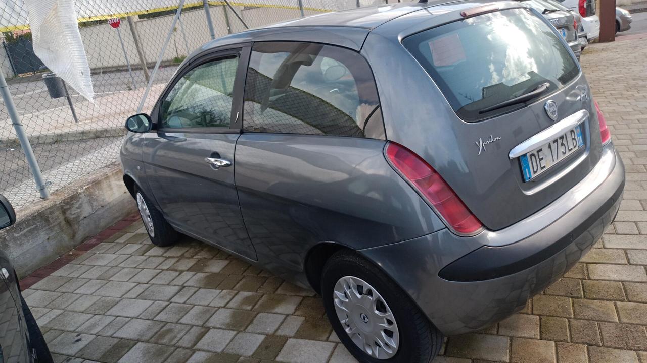 Lancia Ypsilon 1.3 MJT 75 CV Argento
