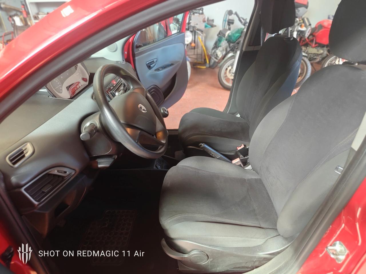 Lancia Ypsilon 1.2 69 CV 5 porte