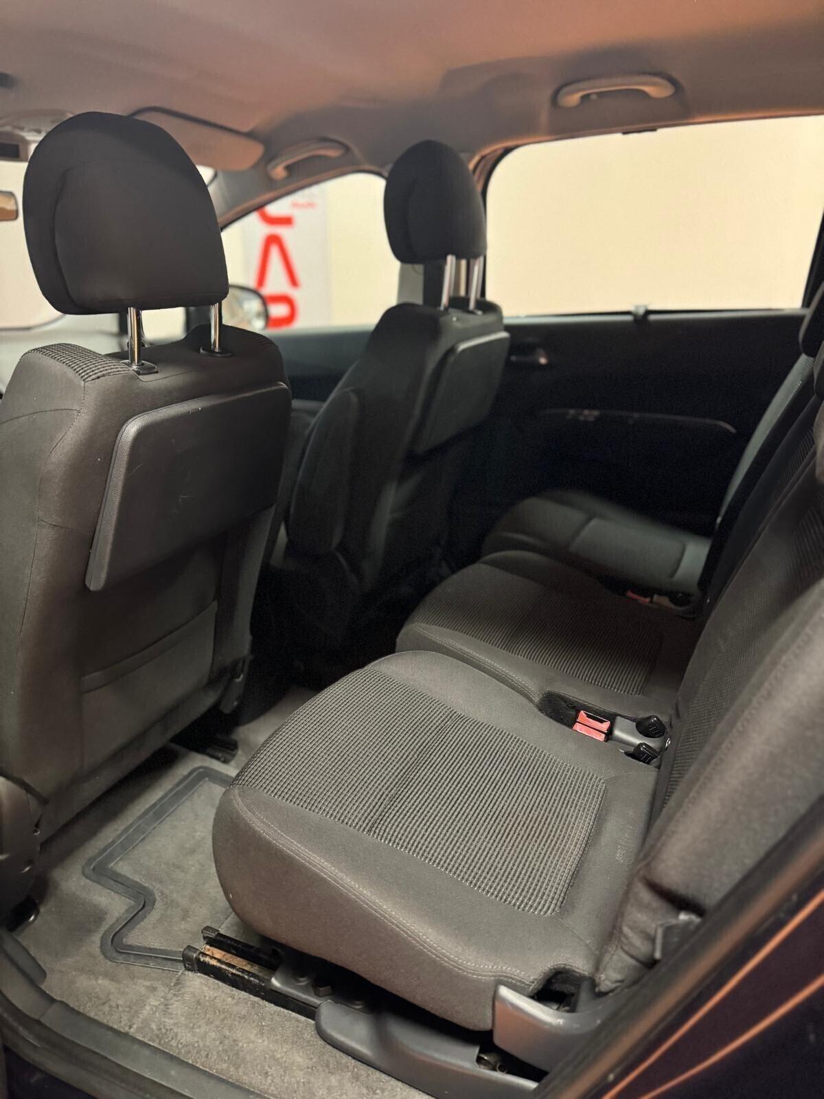 Peugeot 5008 1.6 HDi 115CV Active