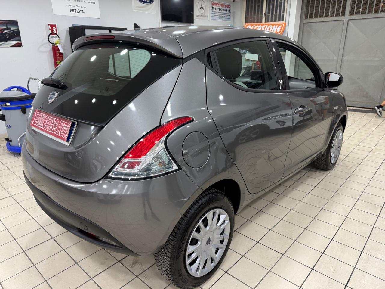 Lancia Ypsilon ecochic gold 2014