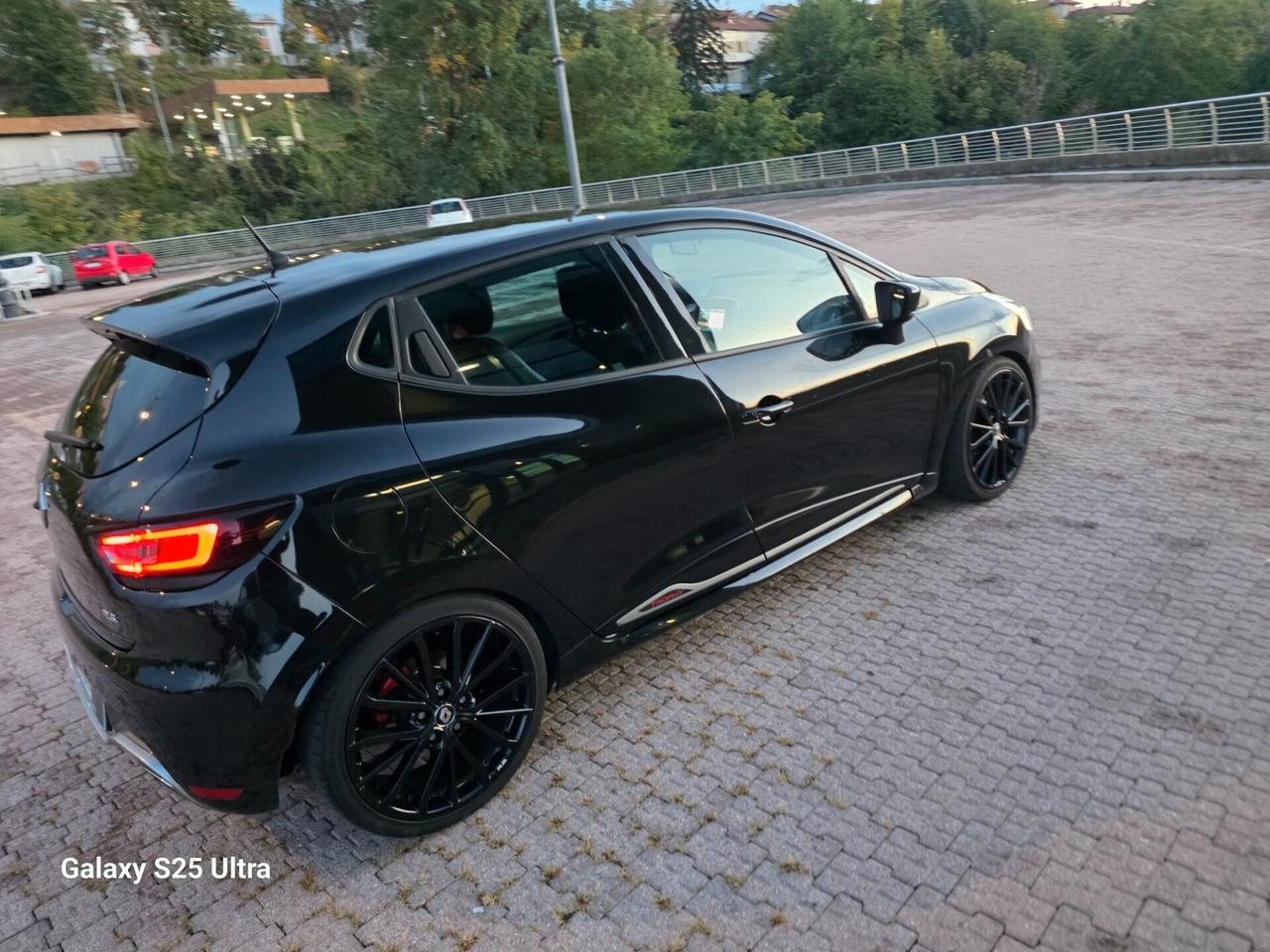 Clio rs trophy cv 220 valutiamo usato
