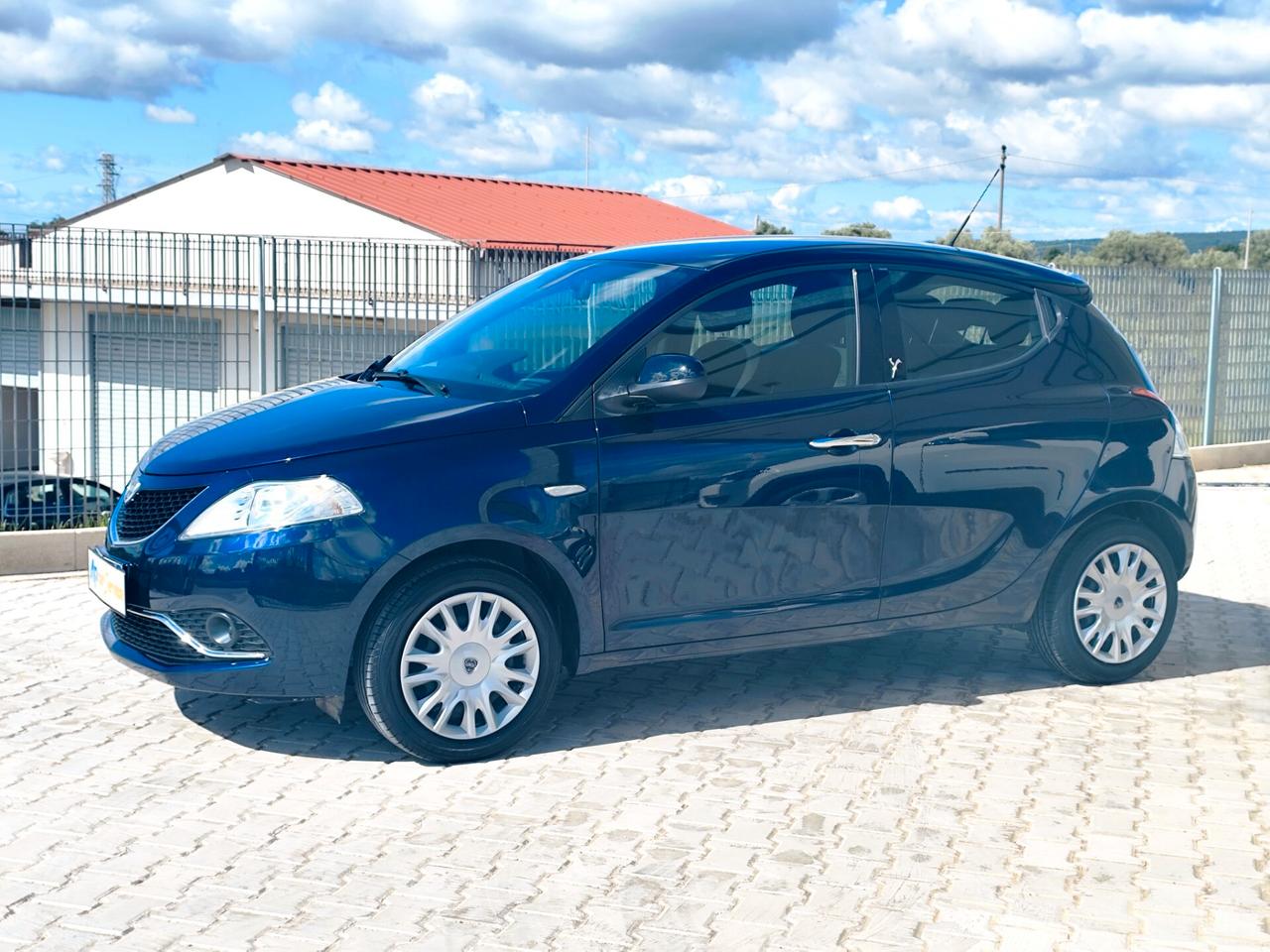 Lancia Ypsilon 1.2 69 CV 5 porte Silver
