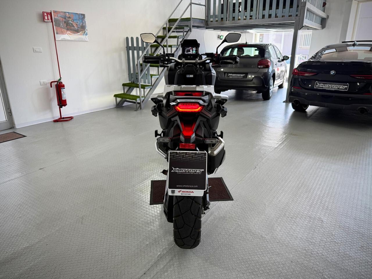 Honda X-ADV 750 con travel pack
