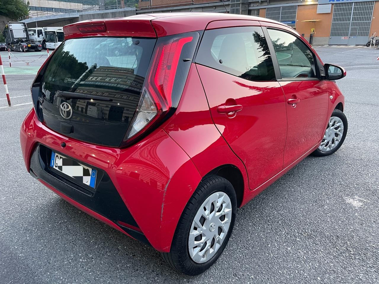 Toyota Aygo 1.0 BENZINA 72 CV 5 porte - CAMBIO AUTOMATICO