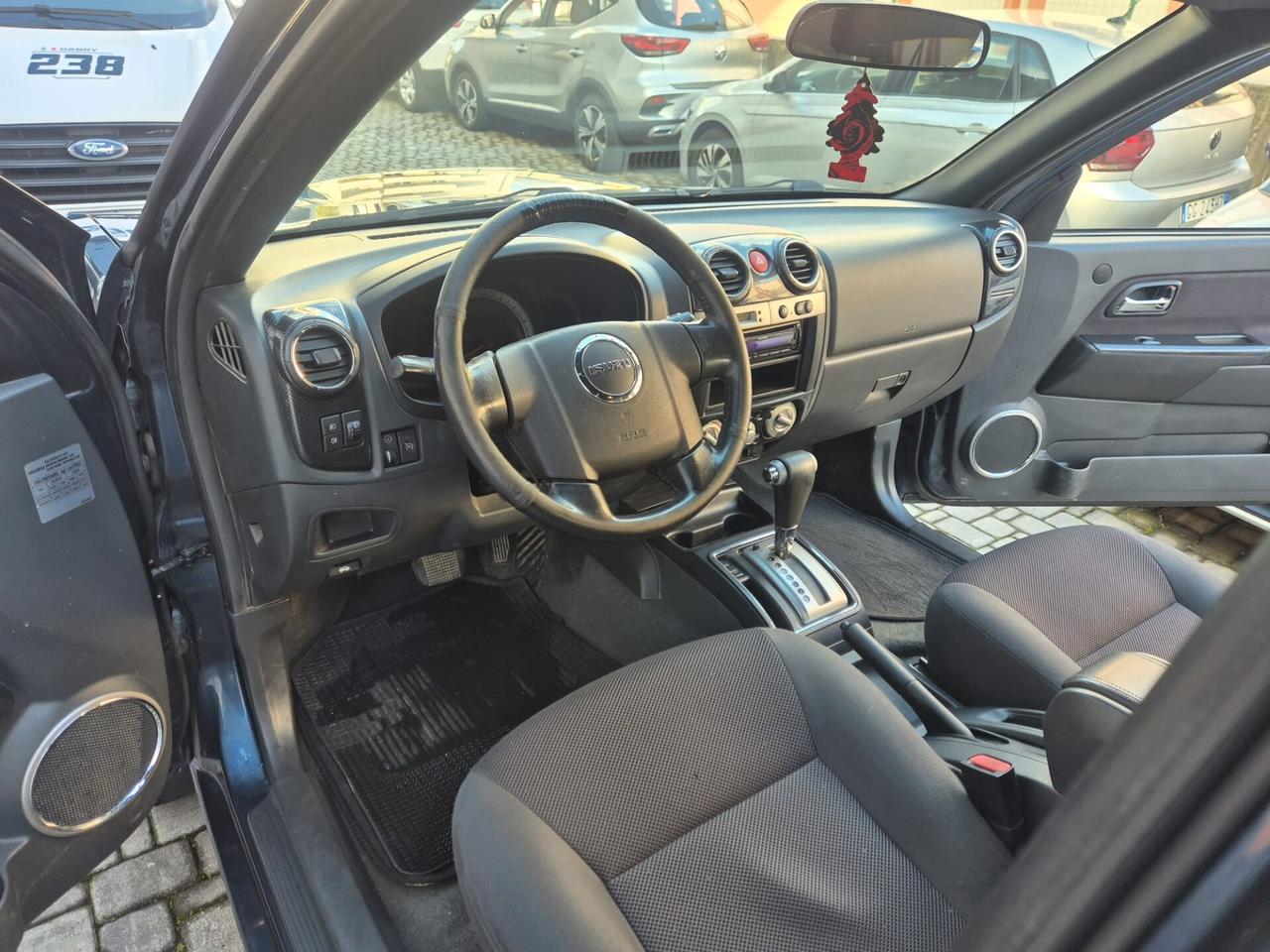 Isuzu D-Max 3.0 TD 4WD LS 5 posti - cambio automatico - gancio traino