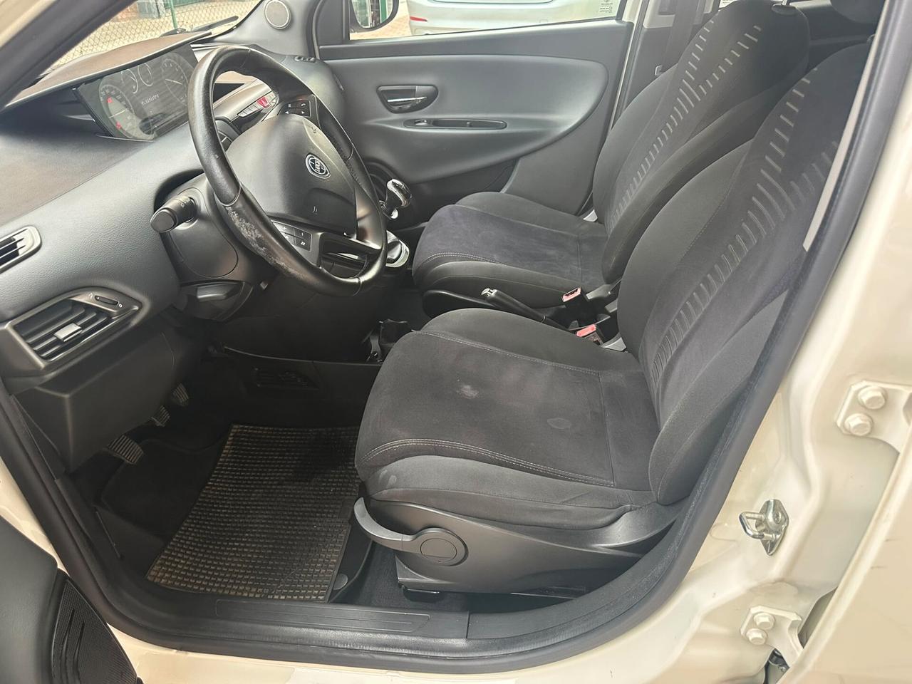 Lancia Ypsilon 1.2 GPL Neopatentati