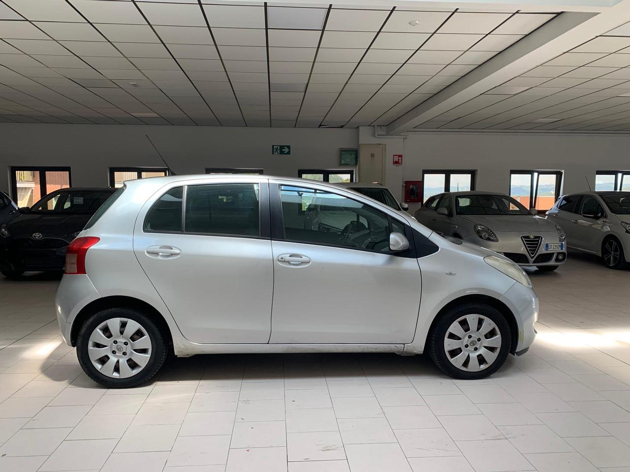 Toyota Yaris 5p 1.3 Sol