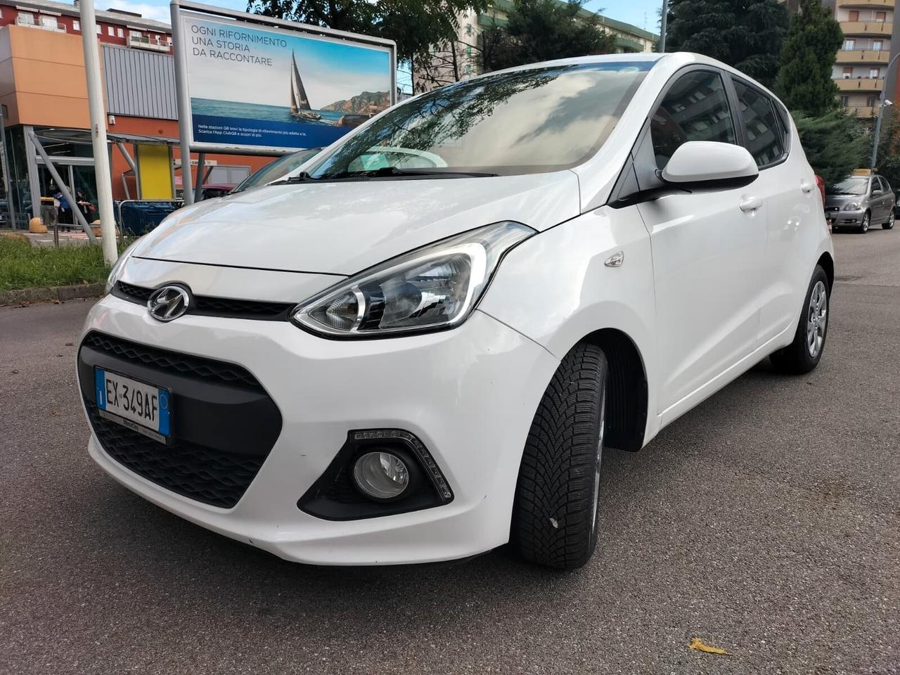 Hyundai i10 - TENUTA BENE !!!