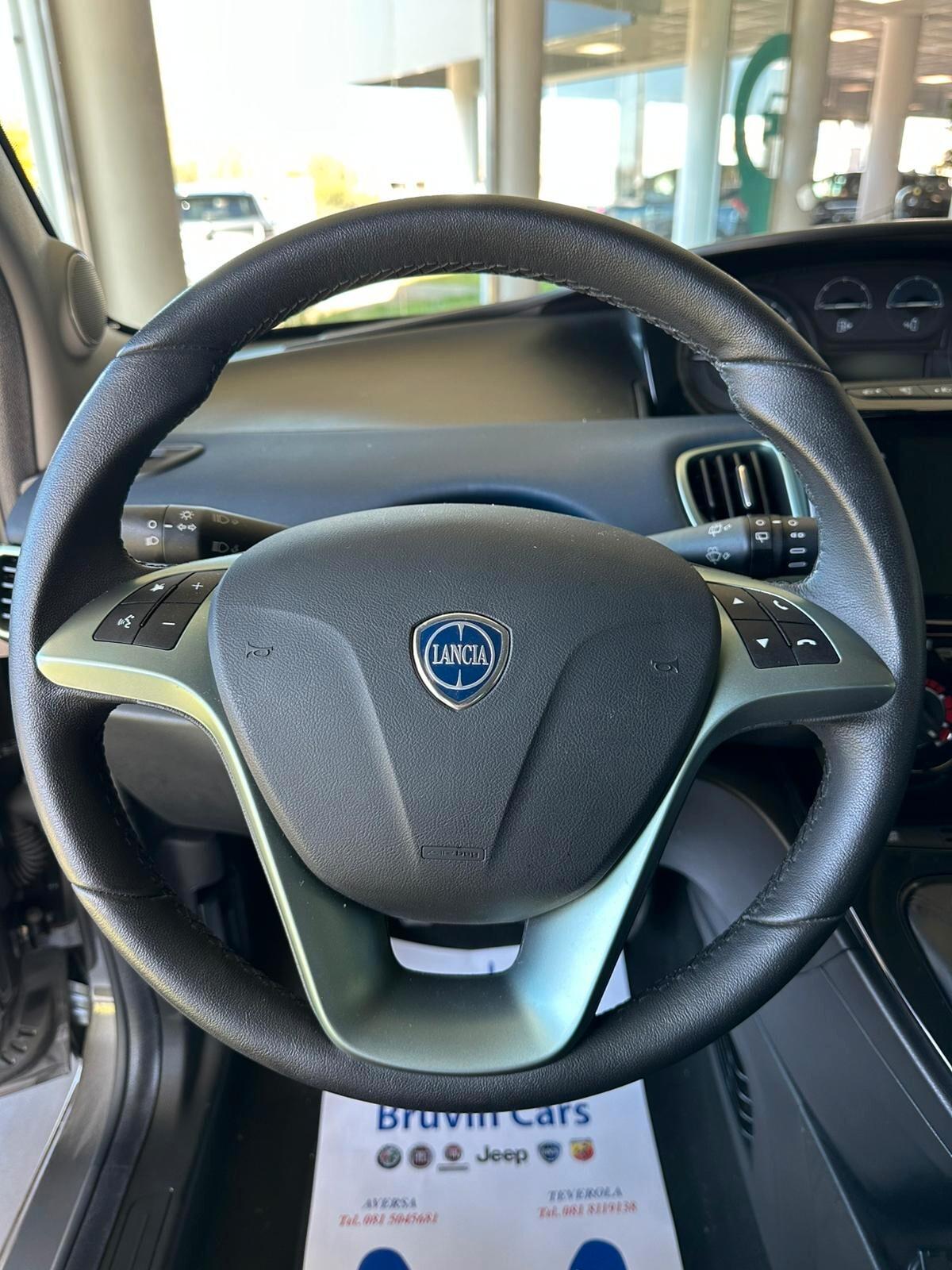 Lancia Ypsilon 1.0 FireFly 5 porte S&S Hybrid Platino