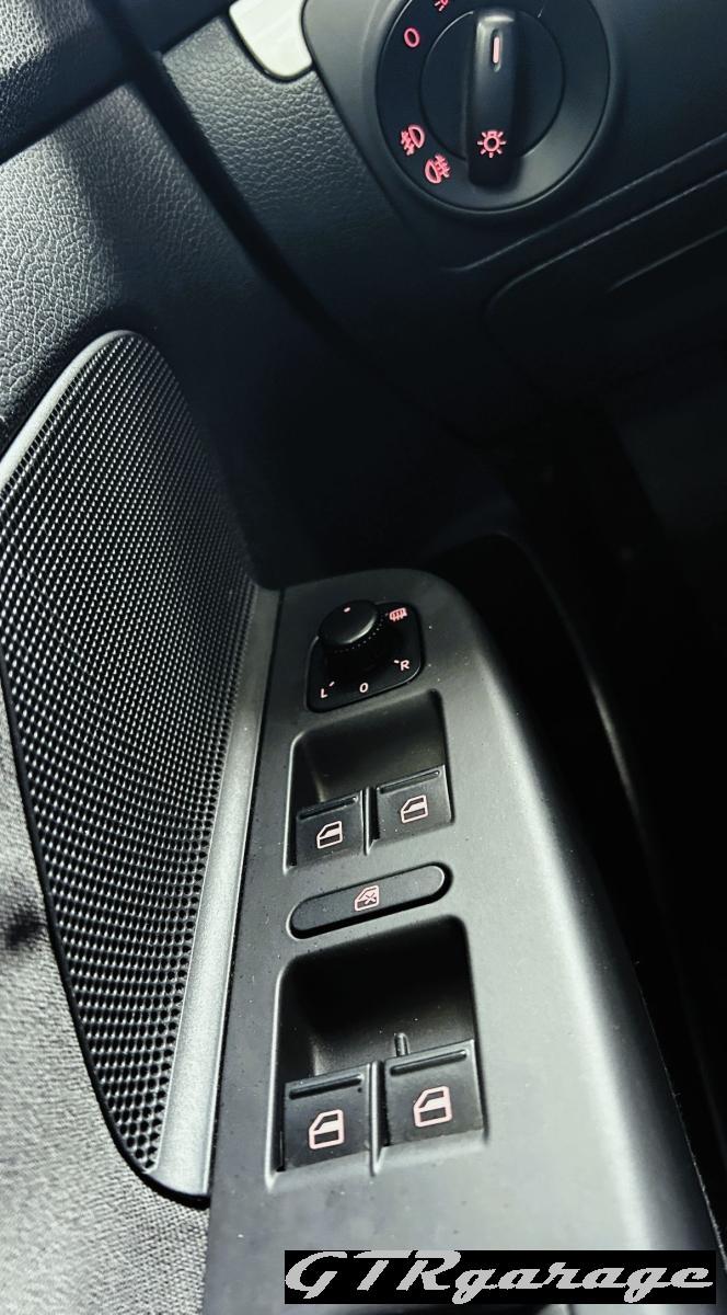 VOLKSWAGEN - Golf - 1.6 5p. United