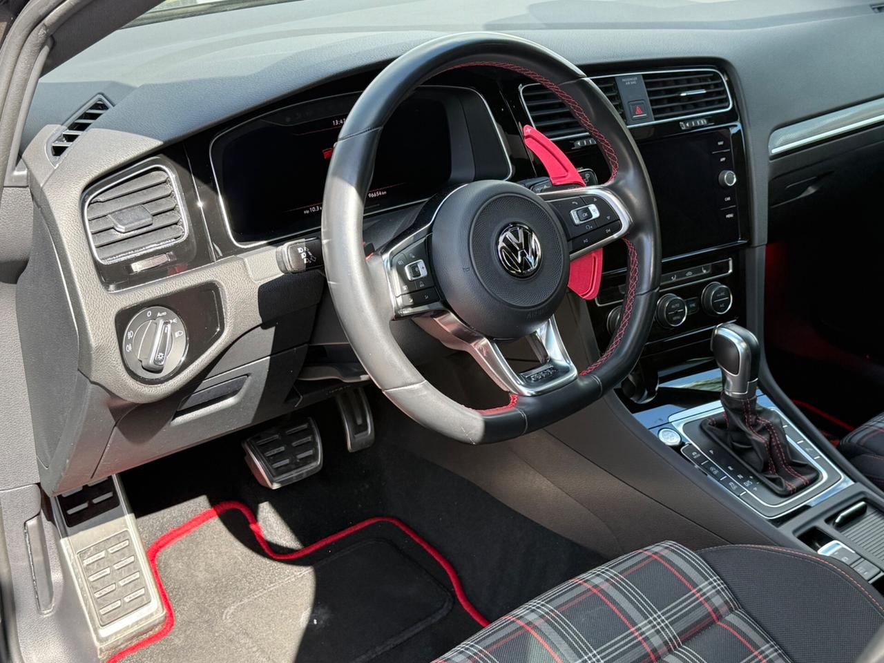 Volkswagen Golf GTI 2.0 TSI BlackStyle