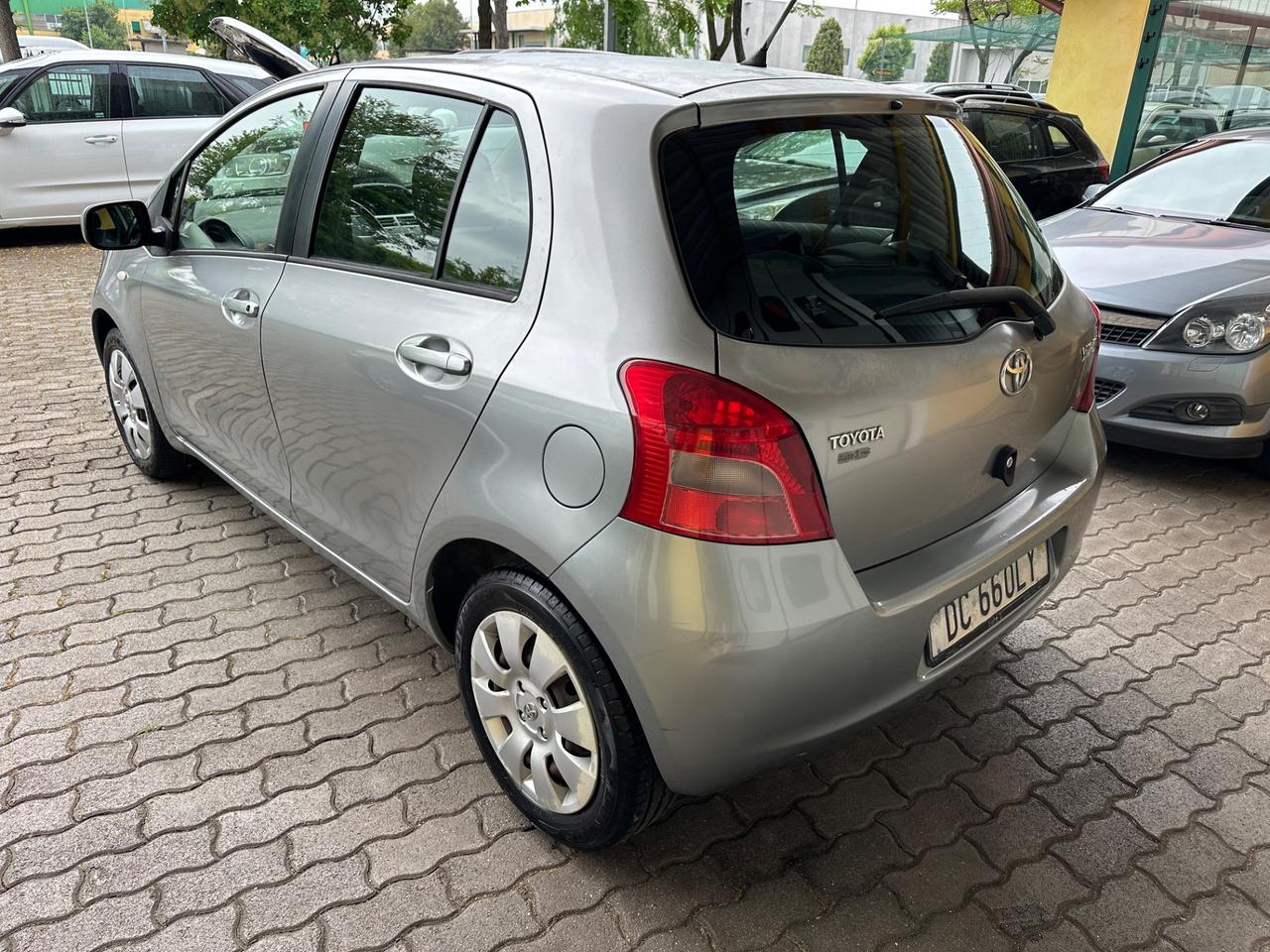 Toyota Yaris 1.0 5 porte