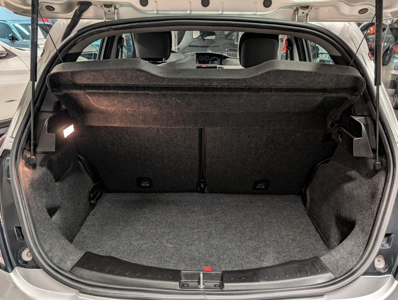 Lancia Ypsilon 0.9 TwinAir 85 CV 5 porte Metano Ecochic Silver