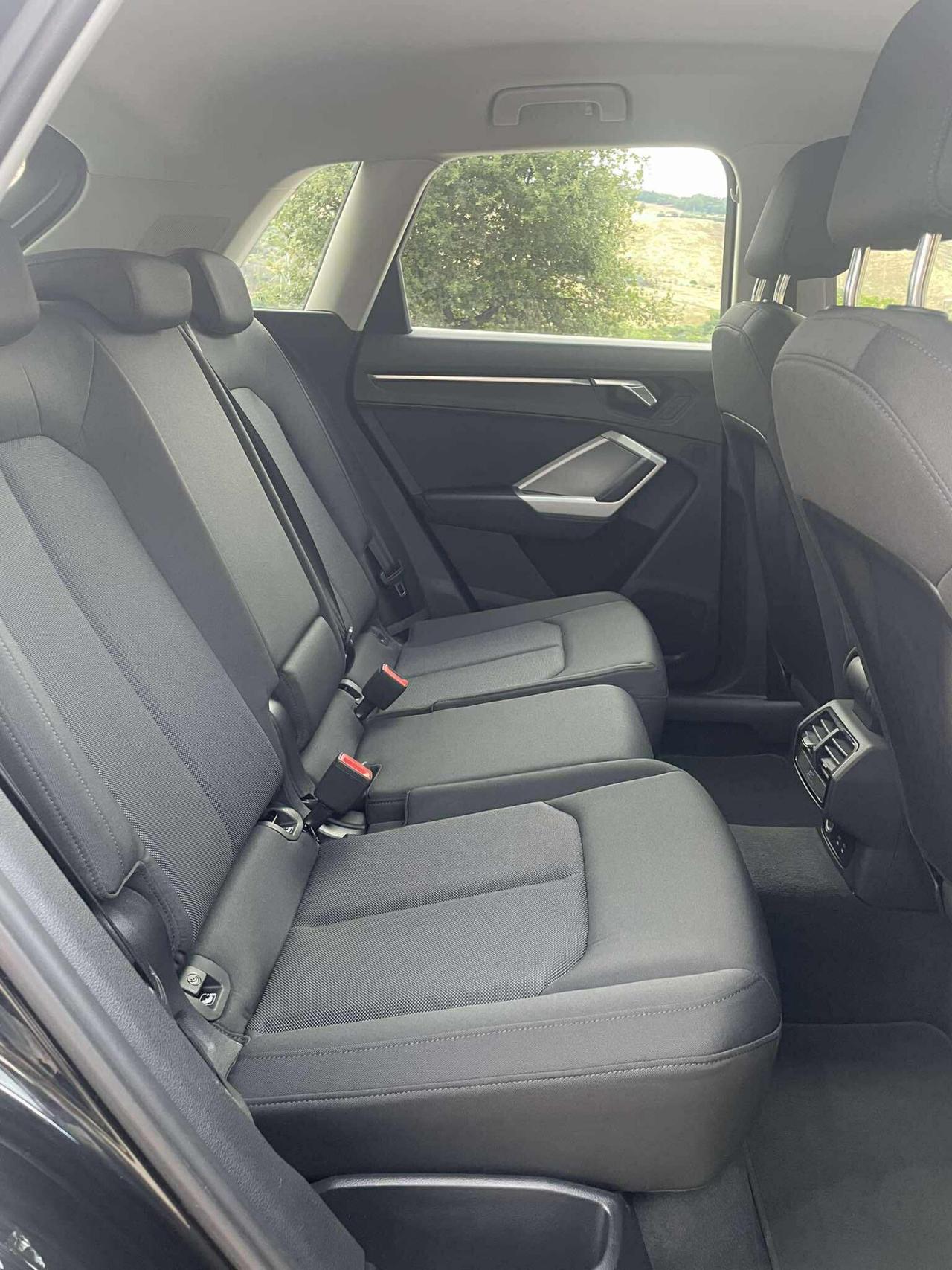 Audi Q3 35 TDI S tronic Business