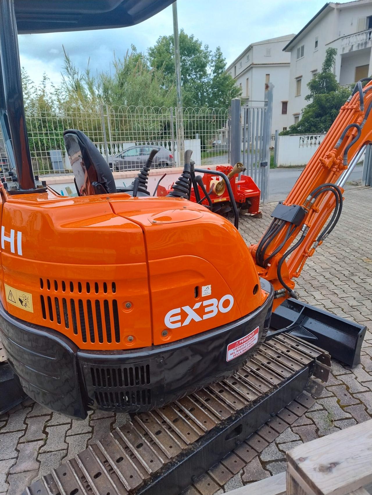 Escavatore Usato Hitachi EX 30- U (30 Quintali)
