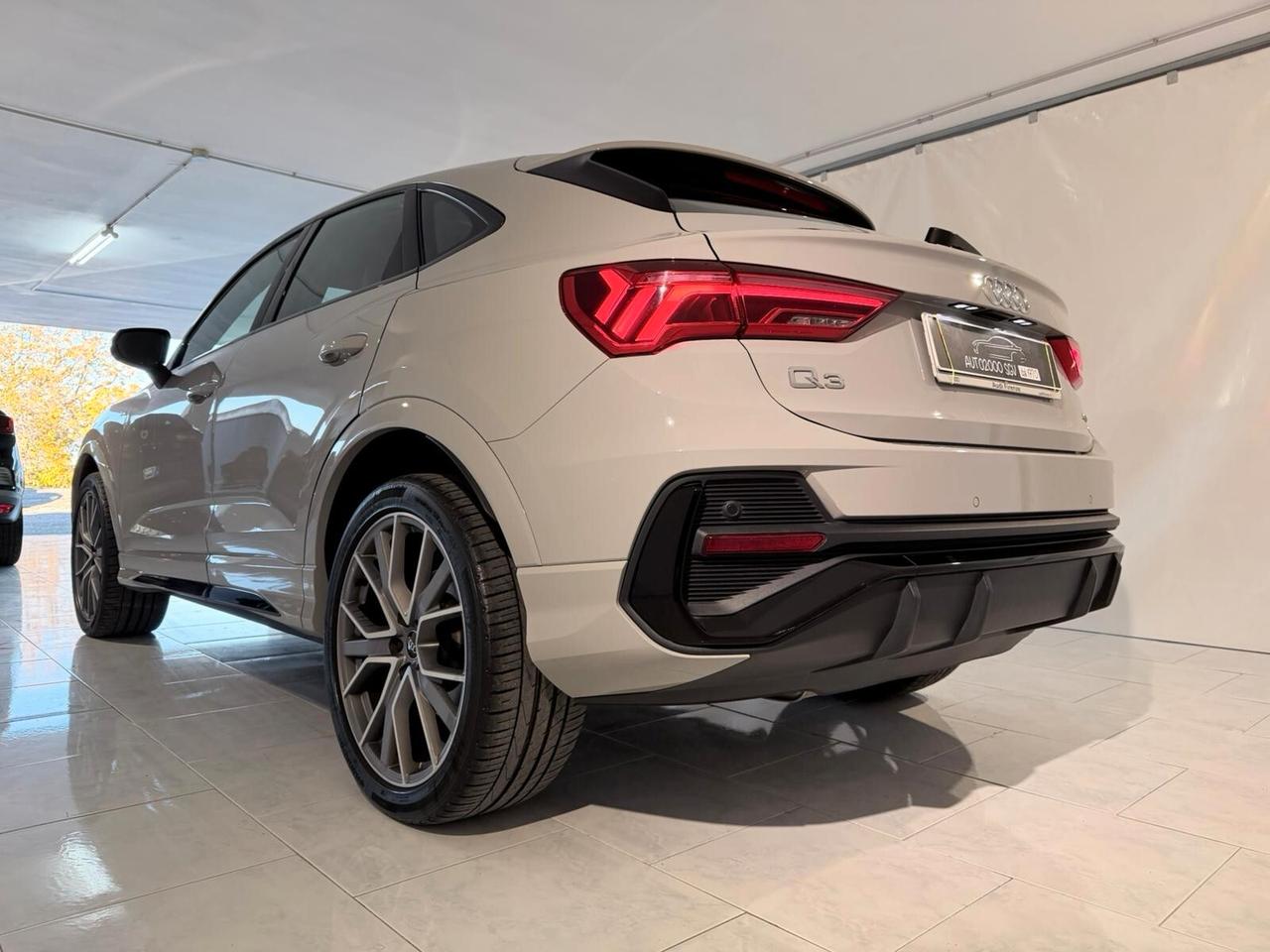 Q3 SPB 40 TDI 200 CV 3X S-LINE QUATTRO IPER-FULL IVA ESPOSTA