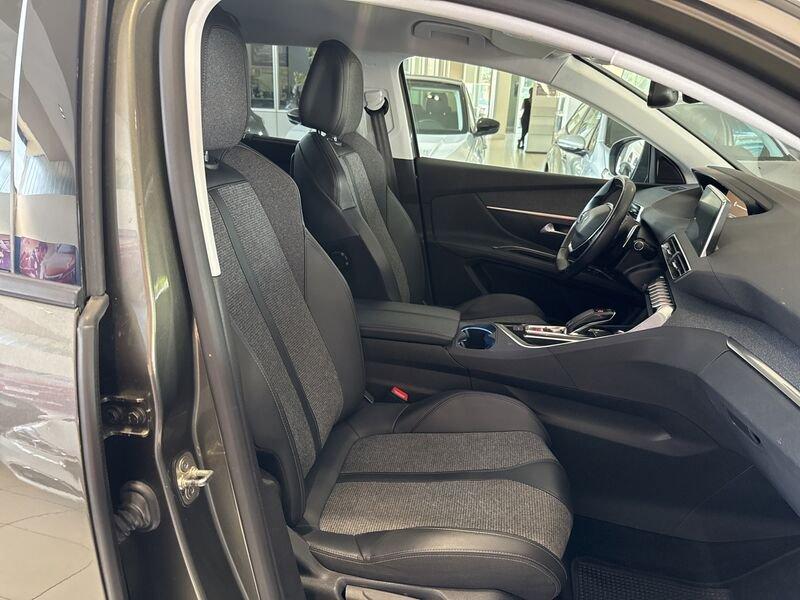 Peugeot 5008 PureTech Turbo 130 EAT8 S&S Allure