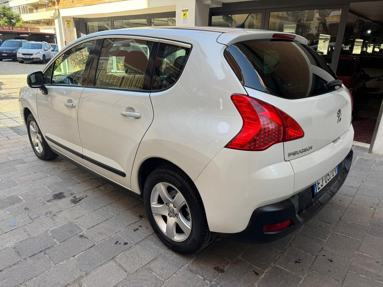 PEUGEOT 3008 1.6 HDi 112CV Business