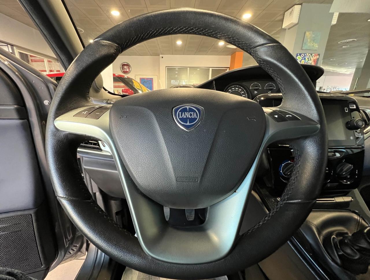 Lancia Ypsilon 1.0 FireFly 5 porte S&S Hybrid Platino