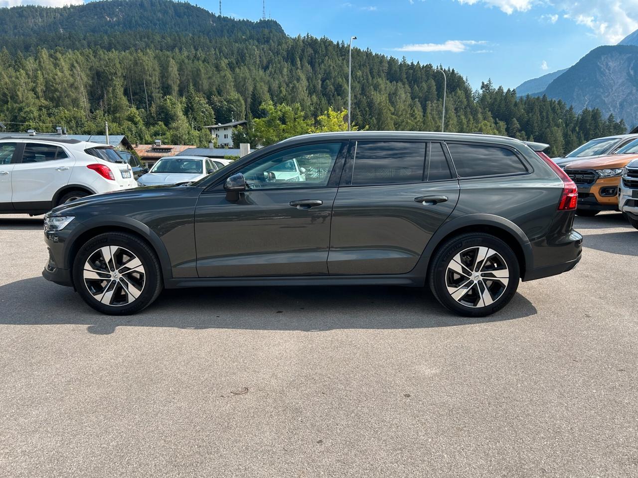 Volvo V60 Cross Country B4 (d) AWD automatico Ultimate