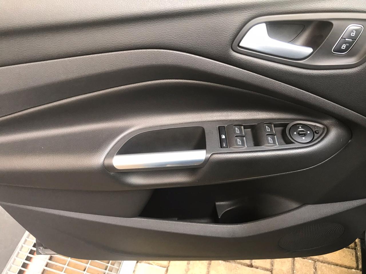 Ford Kuga 1.5 TDCI 120 CV S&S 2WD Titanium