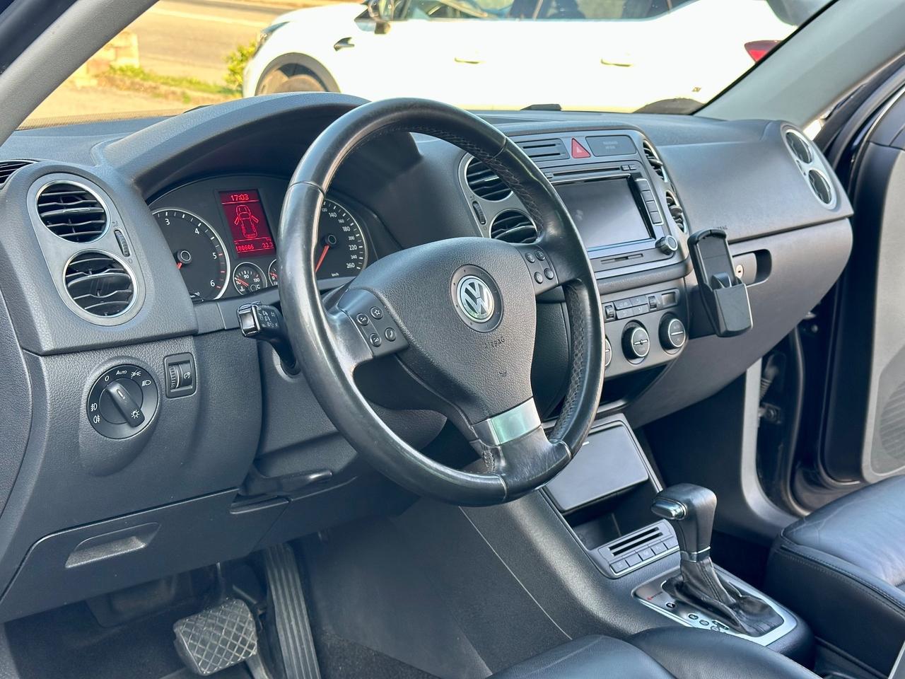 Volkswagen Tiguan 2.0 TDI DPF 4MOTION tiptronic Track & Field