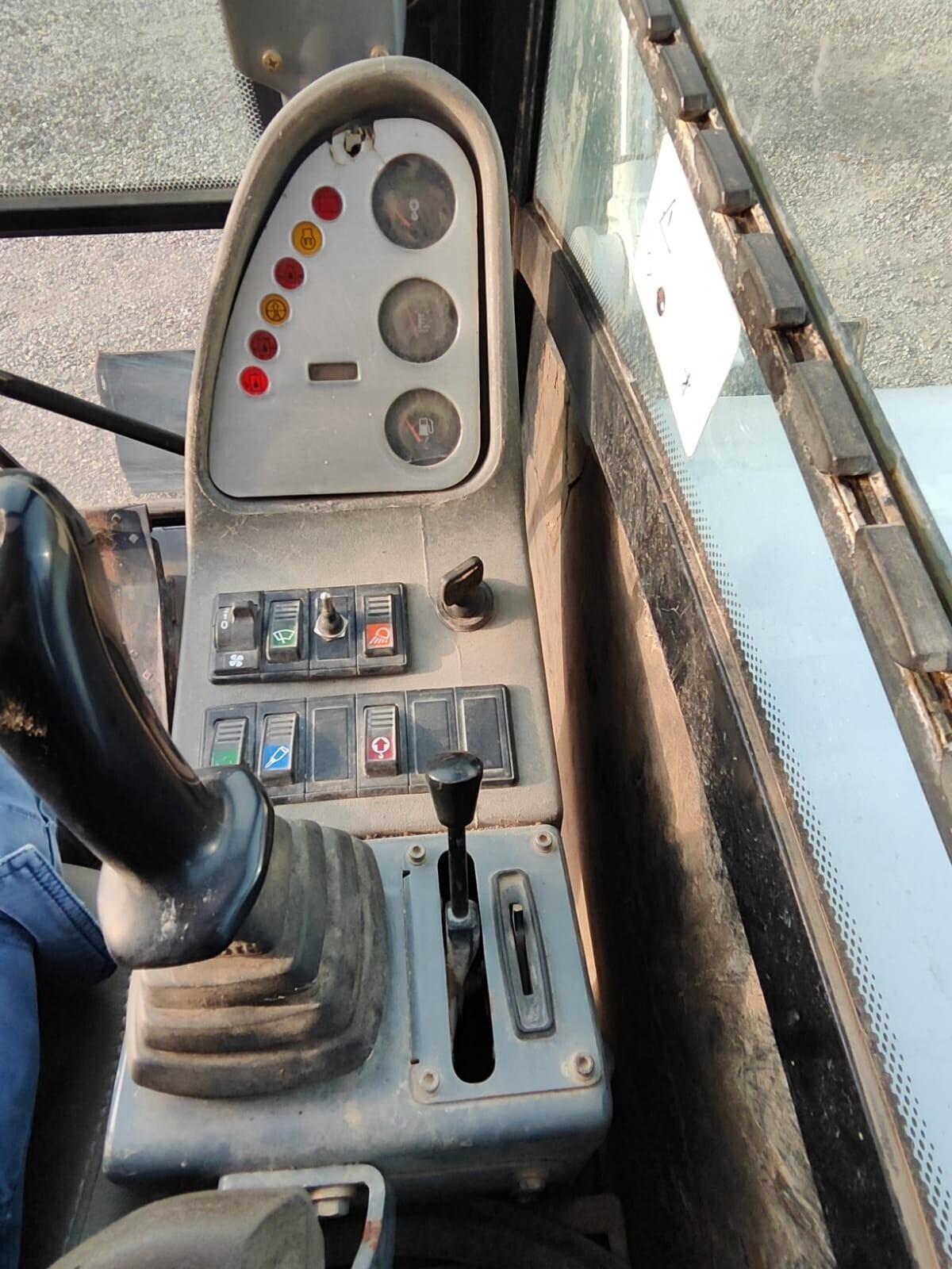 MIDI ESCAVATORE BOB CAT 442 con solo 2400 ore