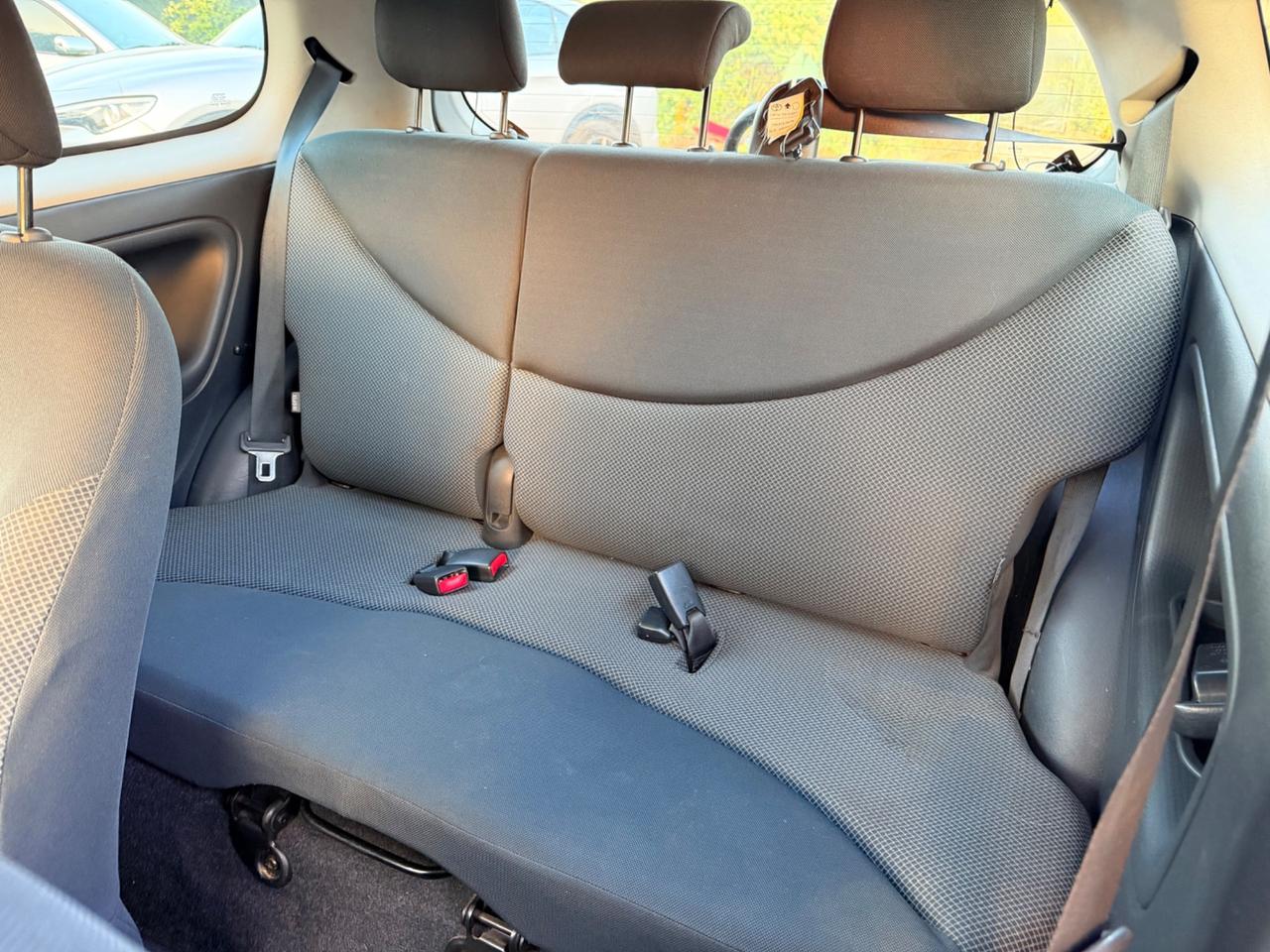 Toyota Yaris 1.0i 3 porte Expo Clima Benzina 65cv 2005