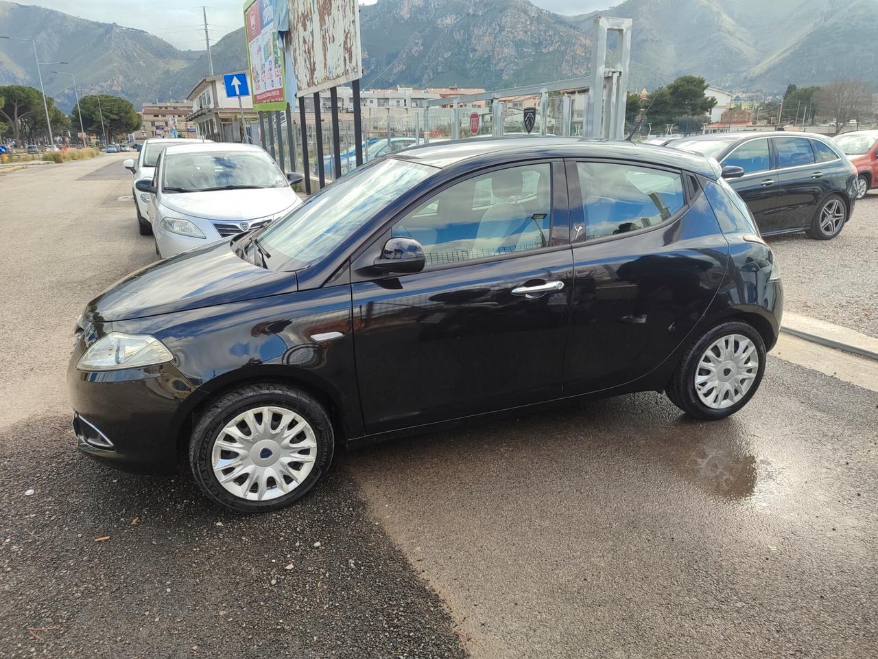 Lancia Ypsilon 1.2 69 CV 5 porte S&S Platinum