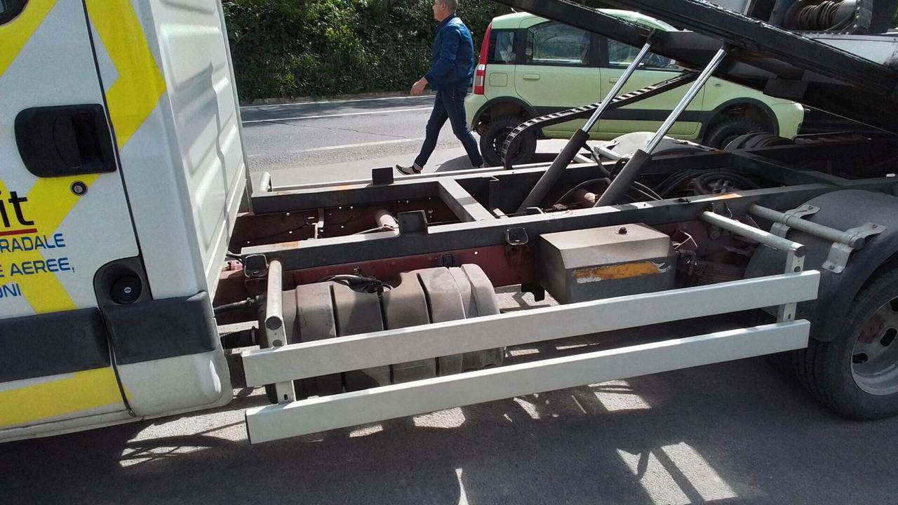 Iveco Daily 35.13 carroattrezzi scarrabile PATENTE B
