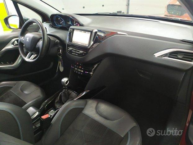 PEUGEOT 2008 1.6 BlueHDi 120 Crossway