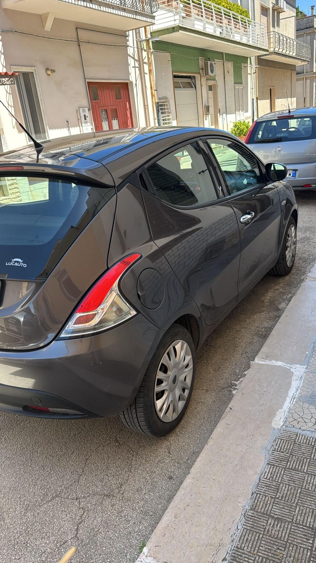 Lancia Ypsilon 1.3 MJT 16V 95 CV 5 porte S&S Silver