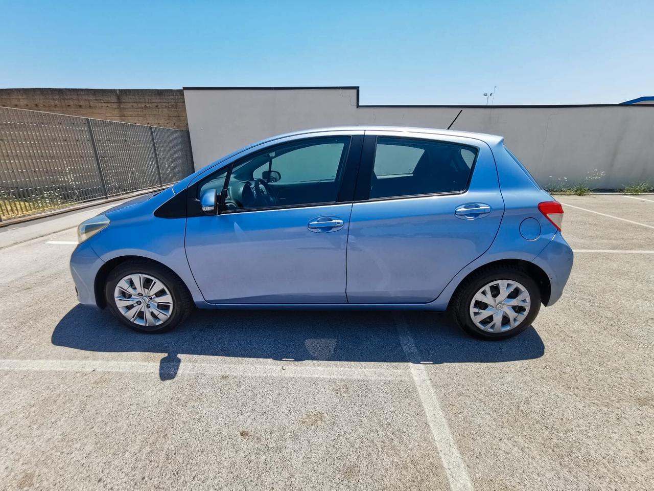 Toyota Yaris 1.0 5 porte Lounge 2013