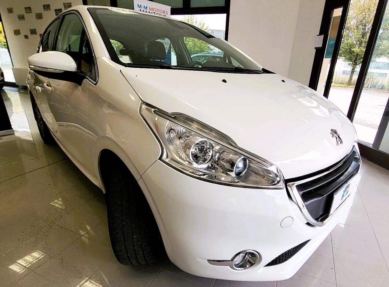 Peugeot 208 PureTech 82 5 porte Allure- PERFETTA IN OGNI DETTAGLIO