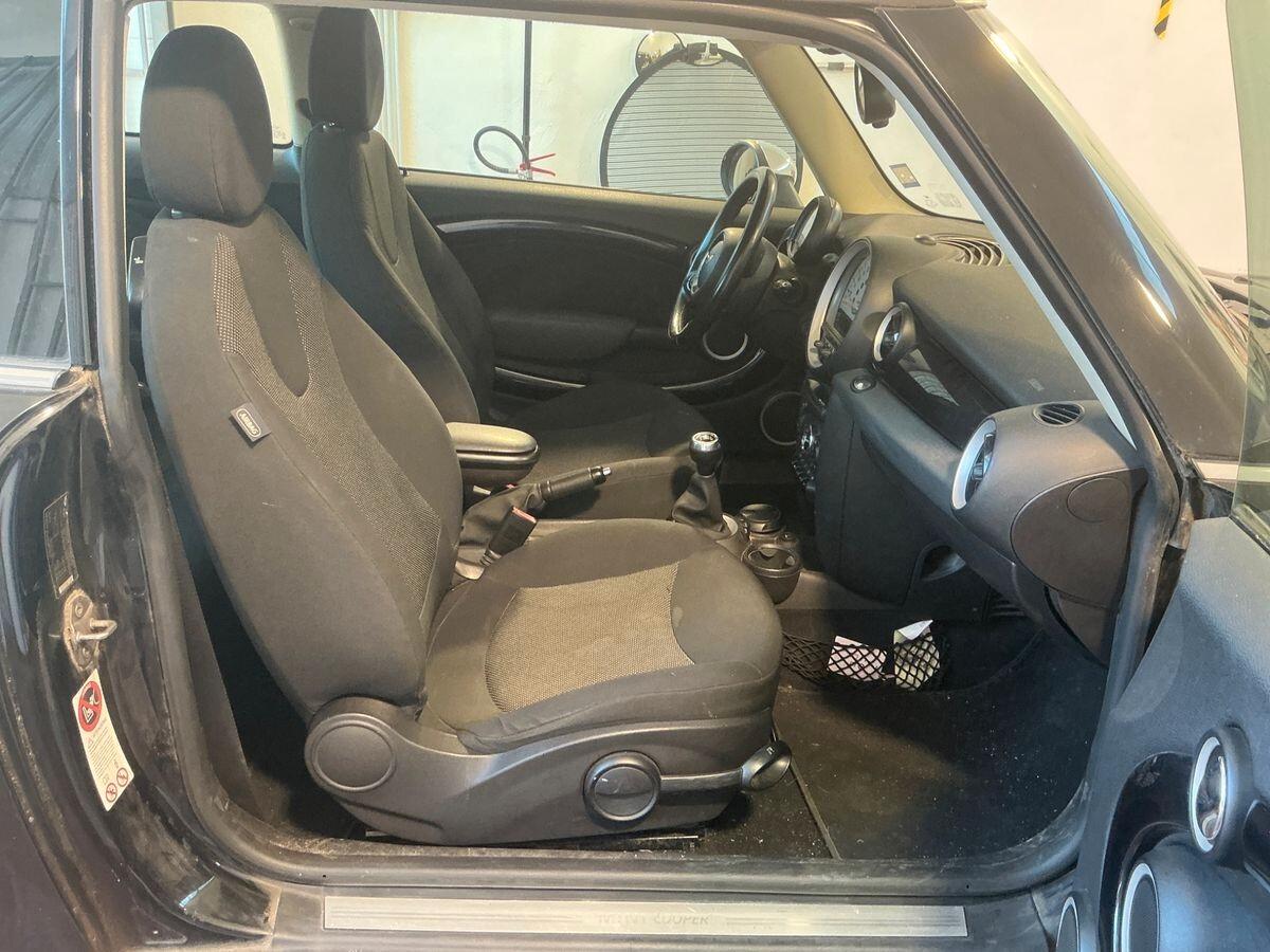 Mini 1.6 16V Cooper D soli 100.000km