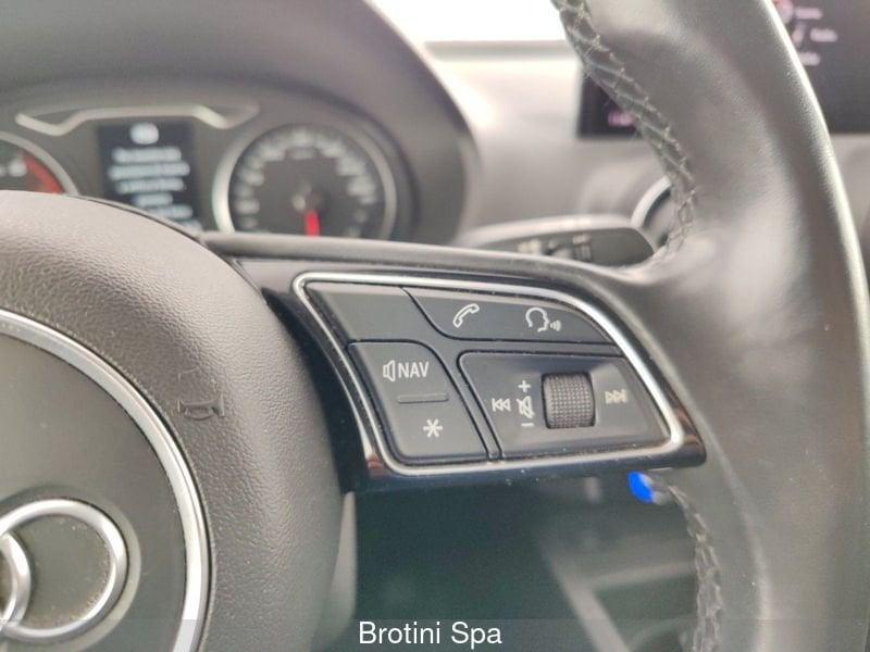 Audi Q2 35 TFSI S tronic Identity Black
