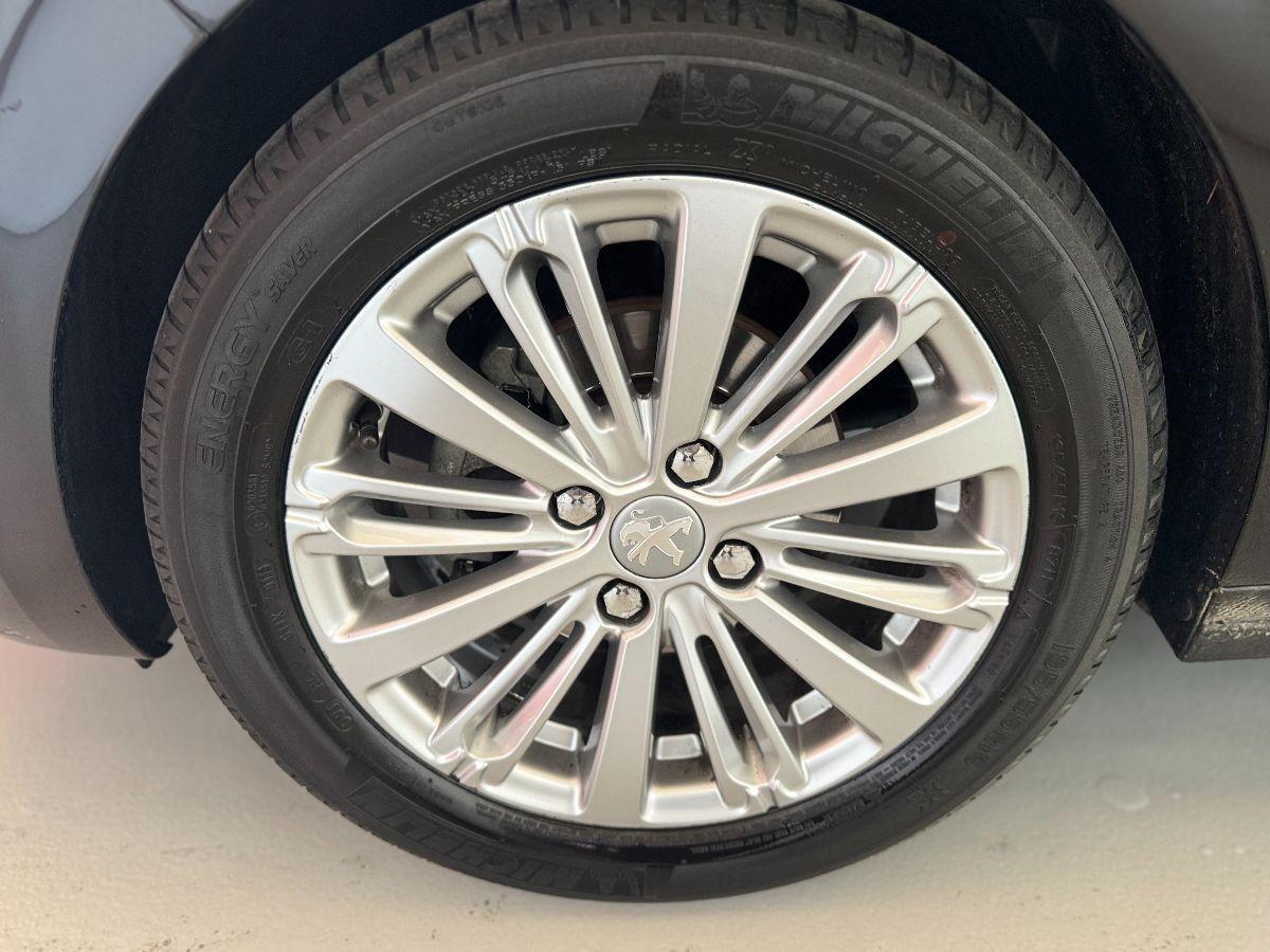 PEUGEOT - 208 - PureTech 82 S&S 5p. Allure