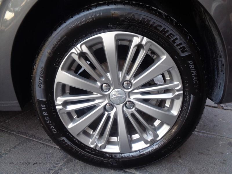 Peugeot 208 BlueHDi 100 S&S 5 porte Active