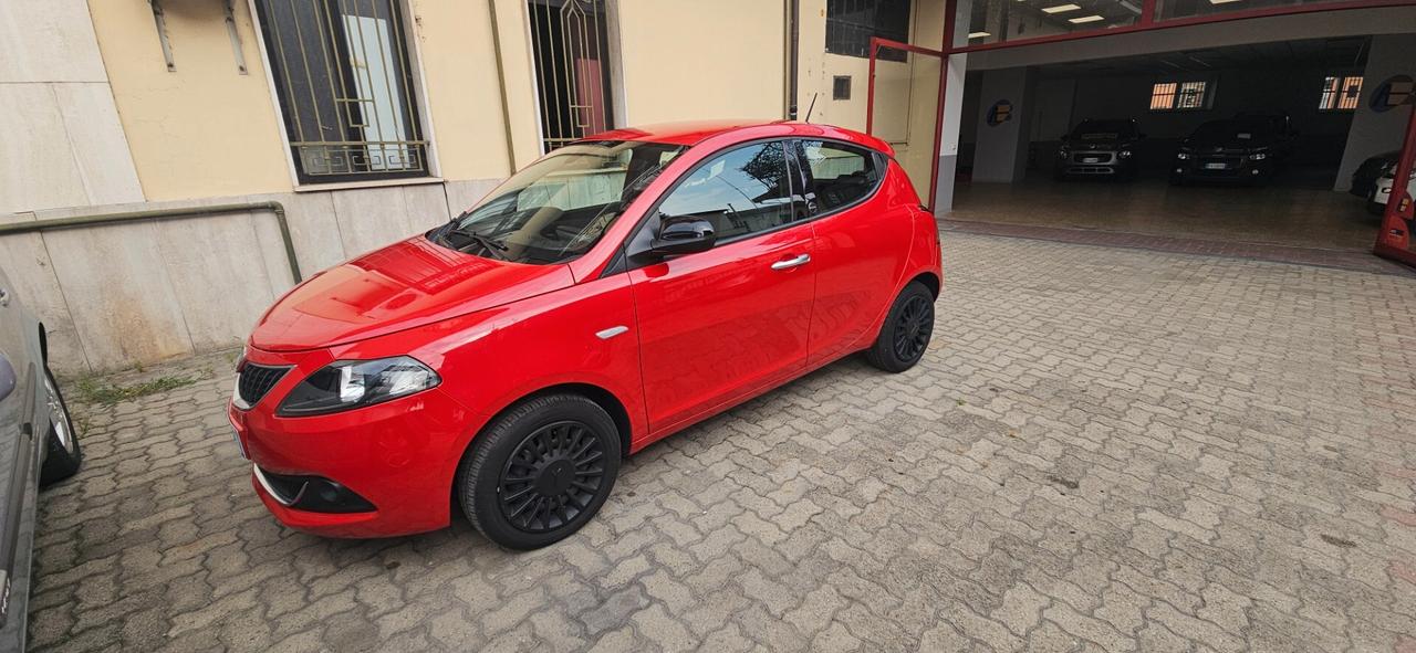 Lancia Ypsilon 1.0 FireFly 5 porte S&S Hybrid Ecochic Silver