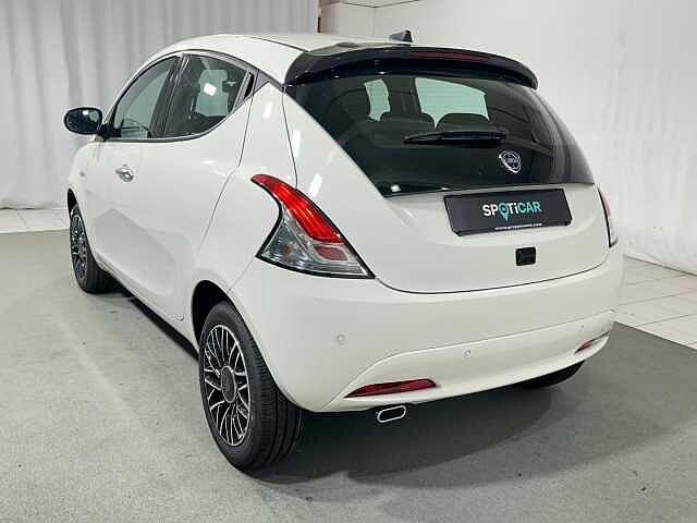 Lancia Ypsilon 1.0 FireFly 5 porte S&S Hybrid Platino KM ZERO