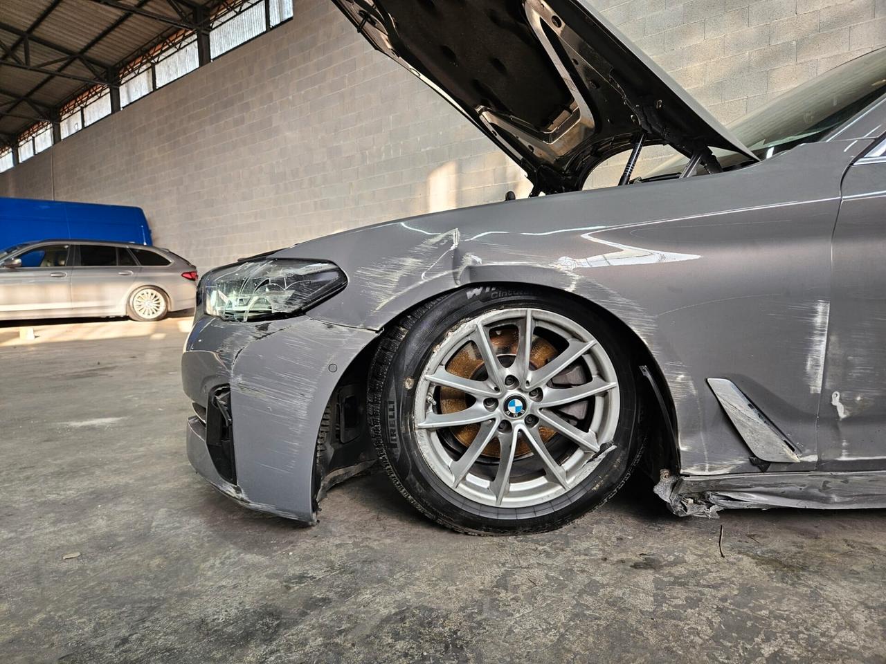 BMW 520 d Touring mhev 48V auto INCIDENTATA