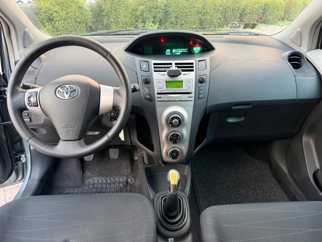 Toyota Yaris 1.0 3 porte Sol