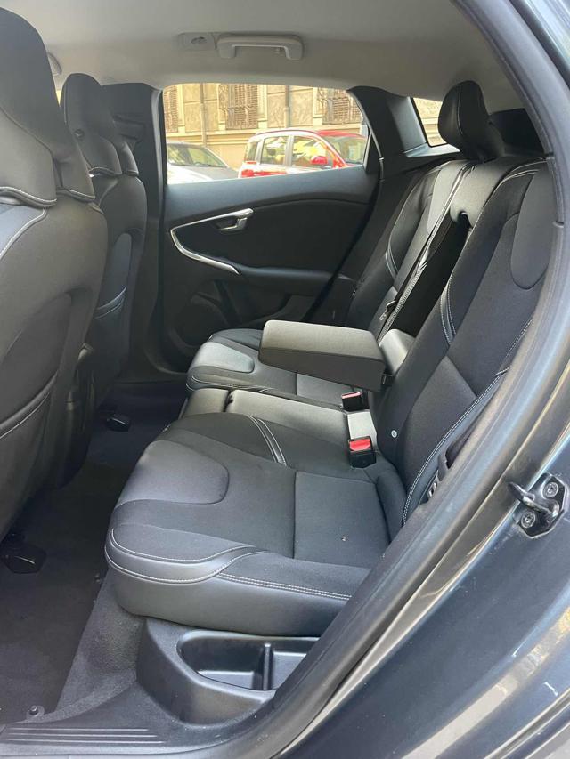VOLVO V40 D2 1.6 Momentum