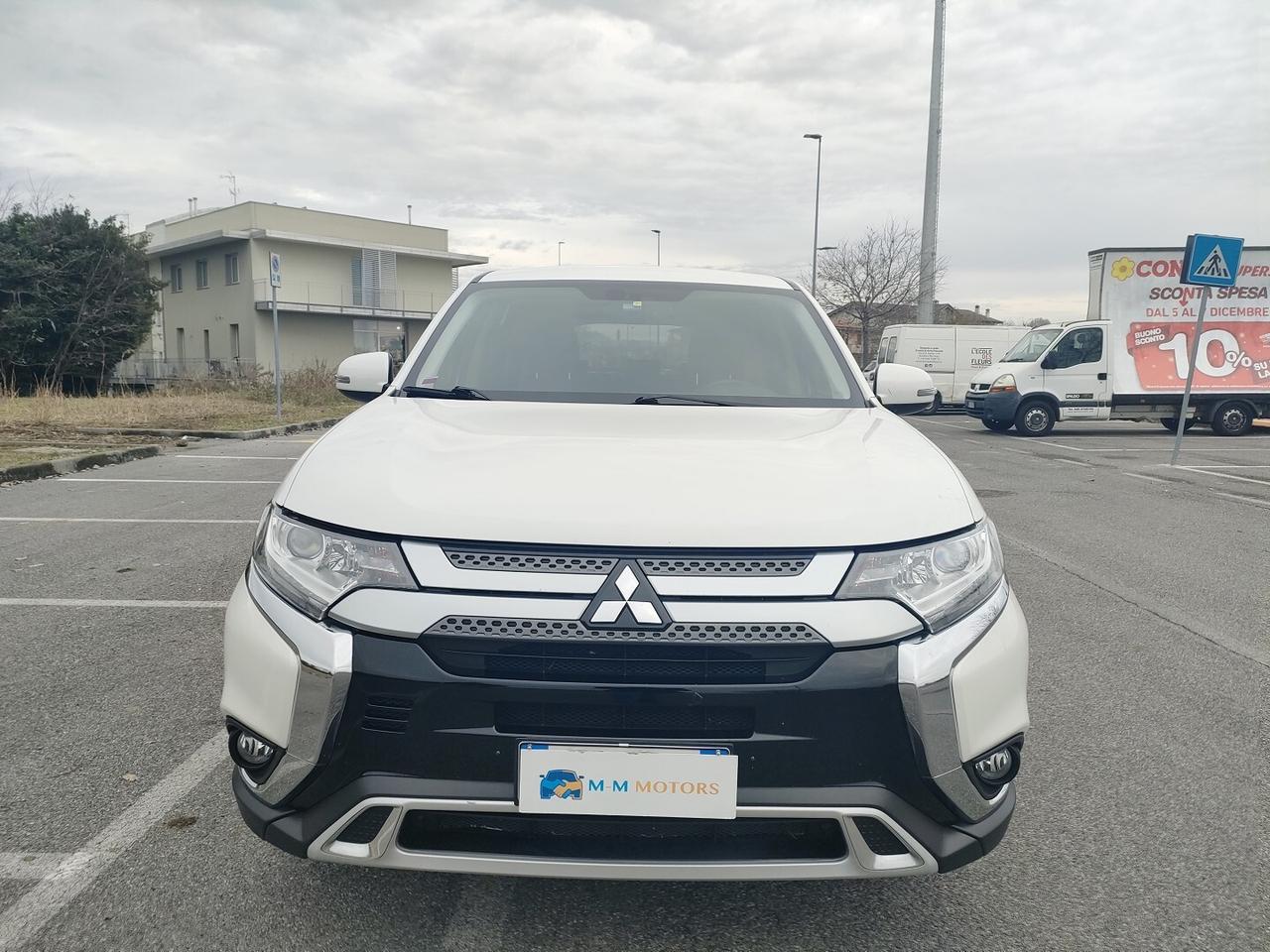 MITSUBISHI Outlander 2.0 CVT Intense 4w