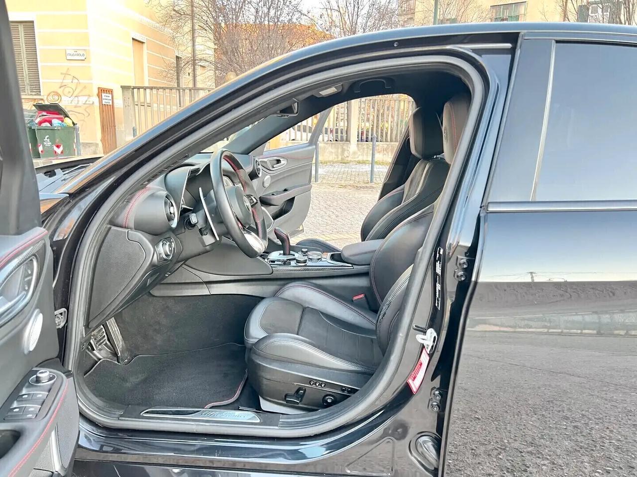 Alfa Romeo Giulia 2.9 T V6 AT8 Quadrifoglio