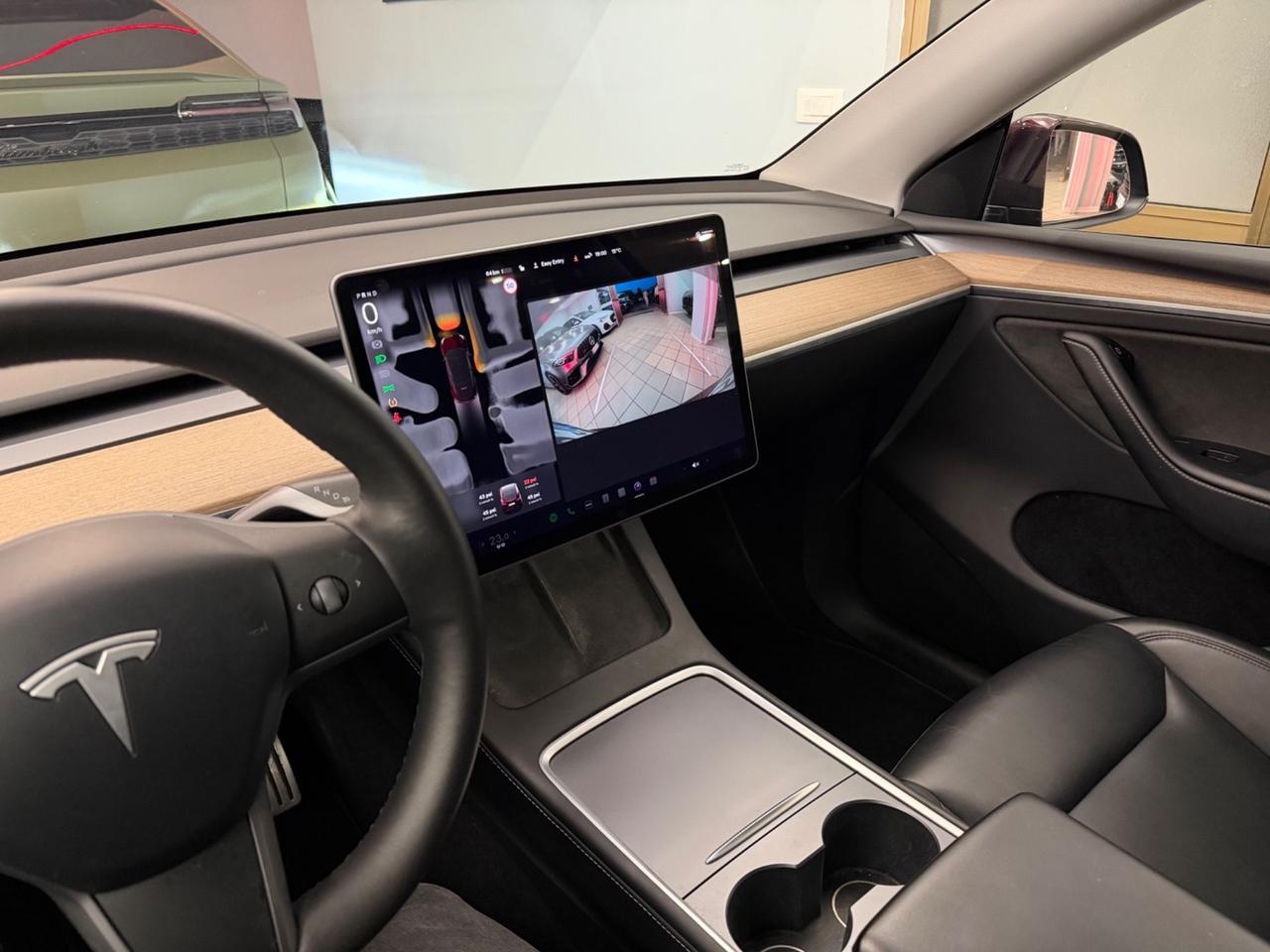 Tesla Model Y AWD Performance Iva esposto